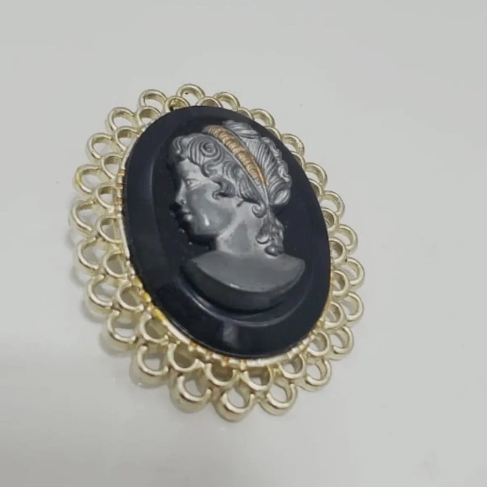 Victorian Style Cameo Brooch Pin with Gold Portrait n Black Background wit Whi🌴
